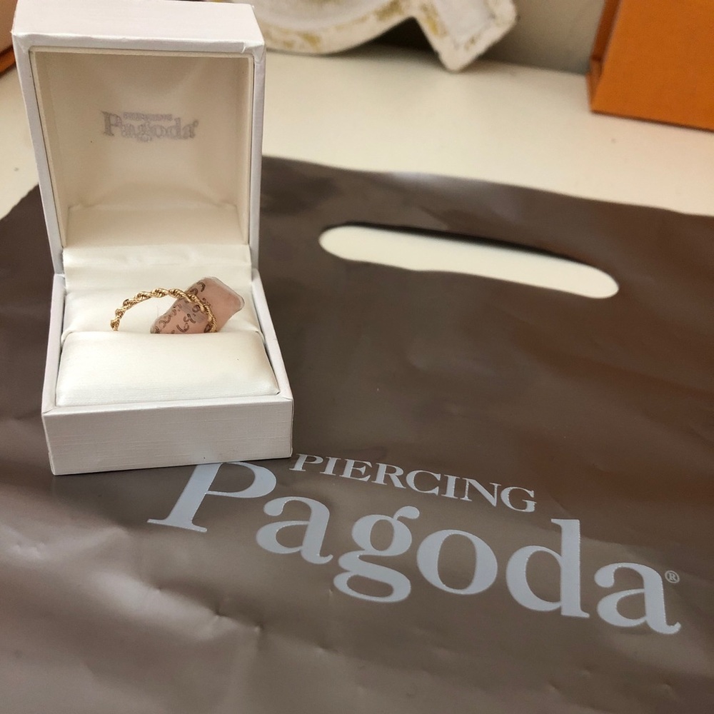 10 karat solid Gold ring brand new in box Size 8